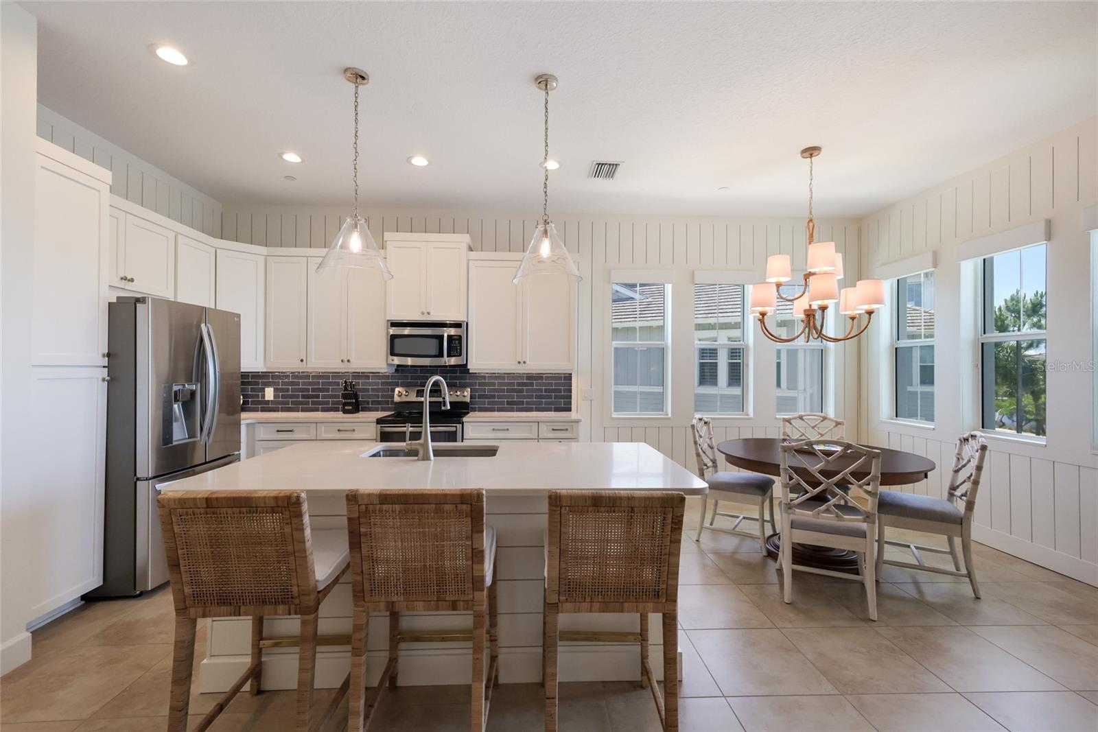 258 SAPPHIRE LAKE DR #202 — photo 12