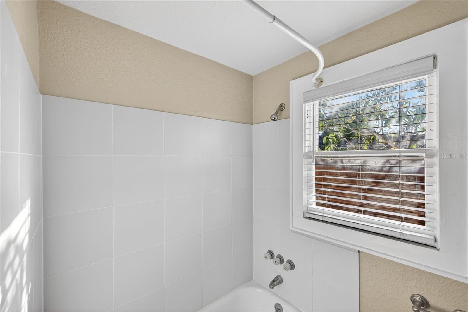 2419 DARTMOUTH AVE N — photo 13