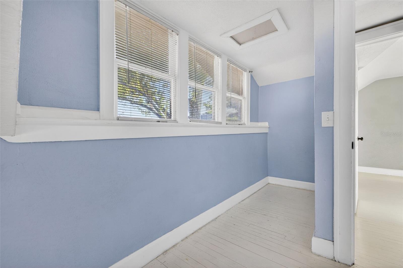 2419 DARTMOUTH AVE N — photo 22