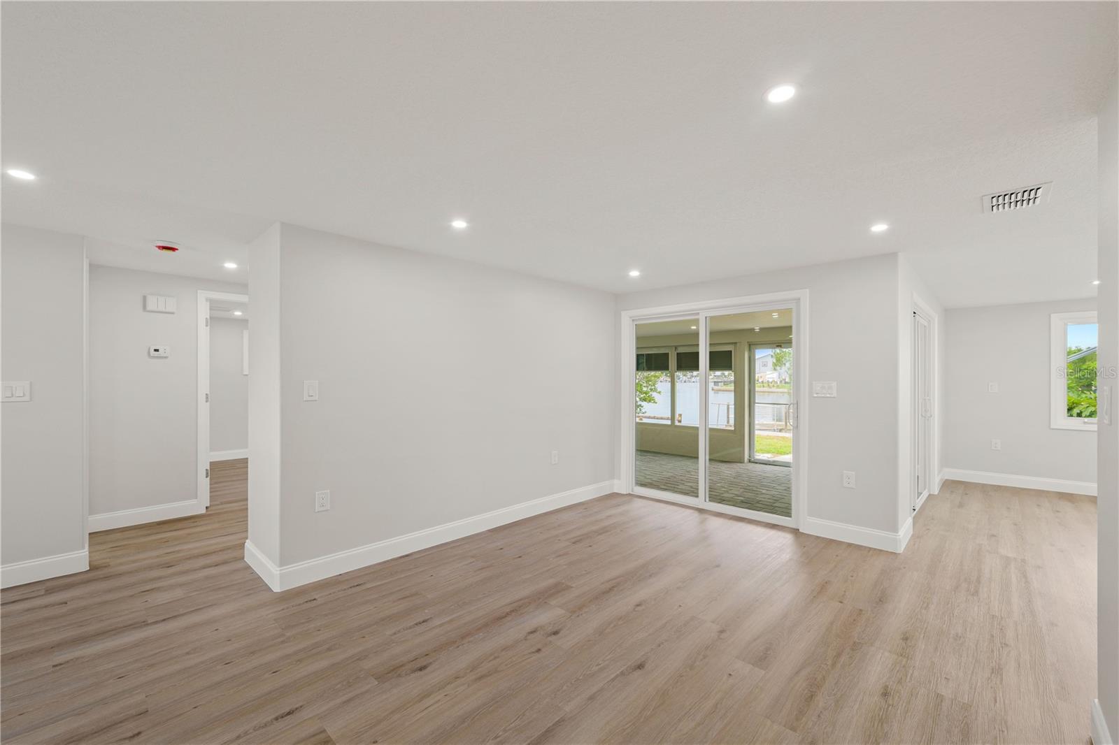 6617 HARBOR DR — photo 8