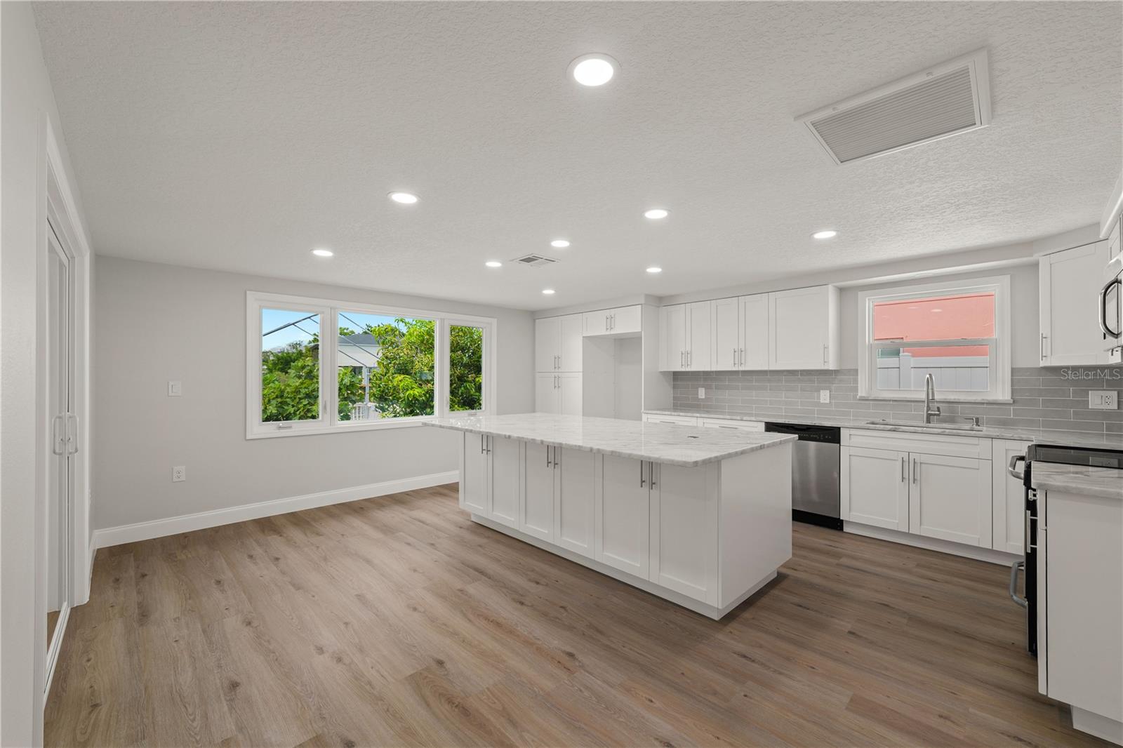 6617 HARBOR DR — photo 10