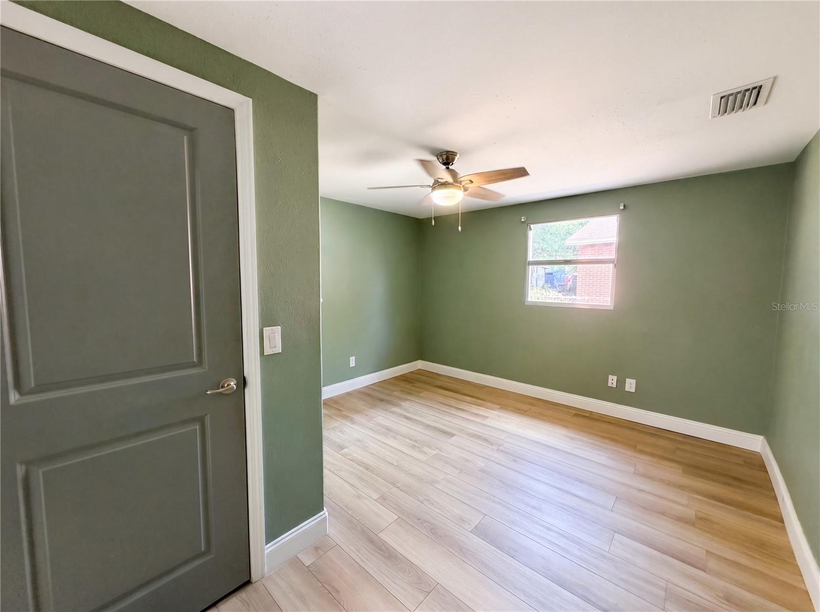 2905 E CHELSEA ST — photo 4