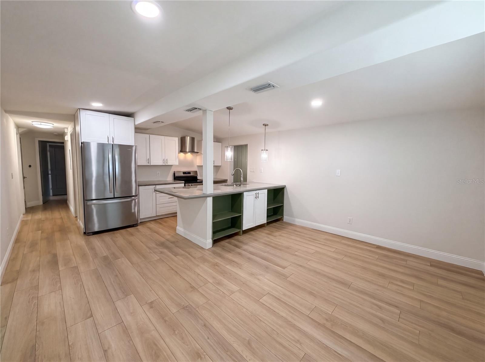 2905 E CHELSEA ST — photo 9