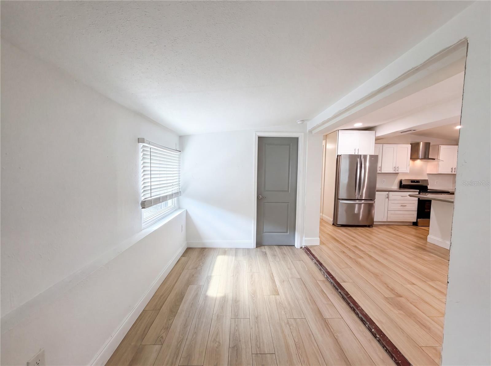 2905 E CHELSEA ST — photo 16
