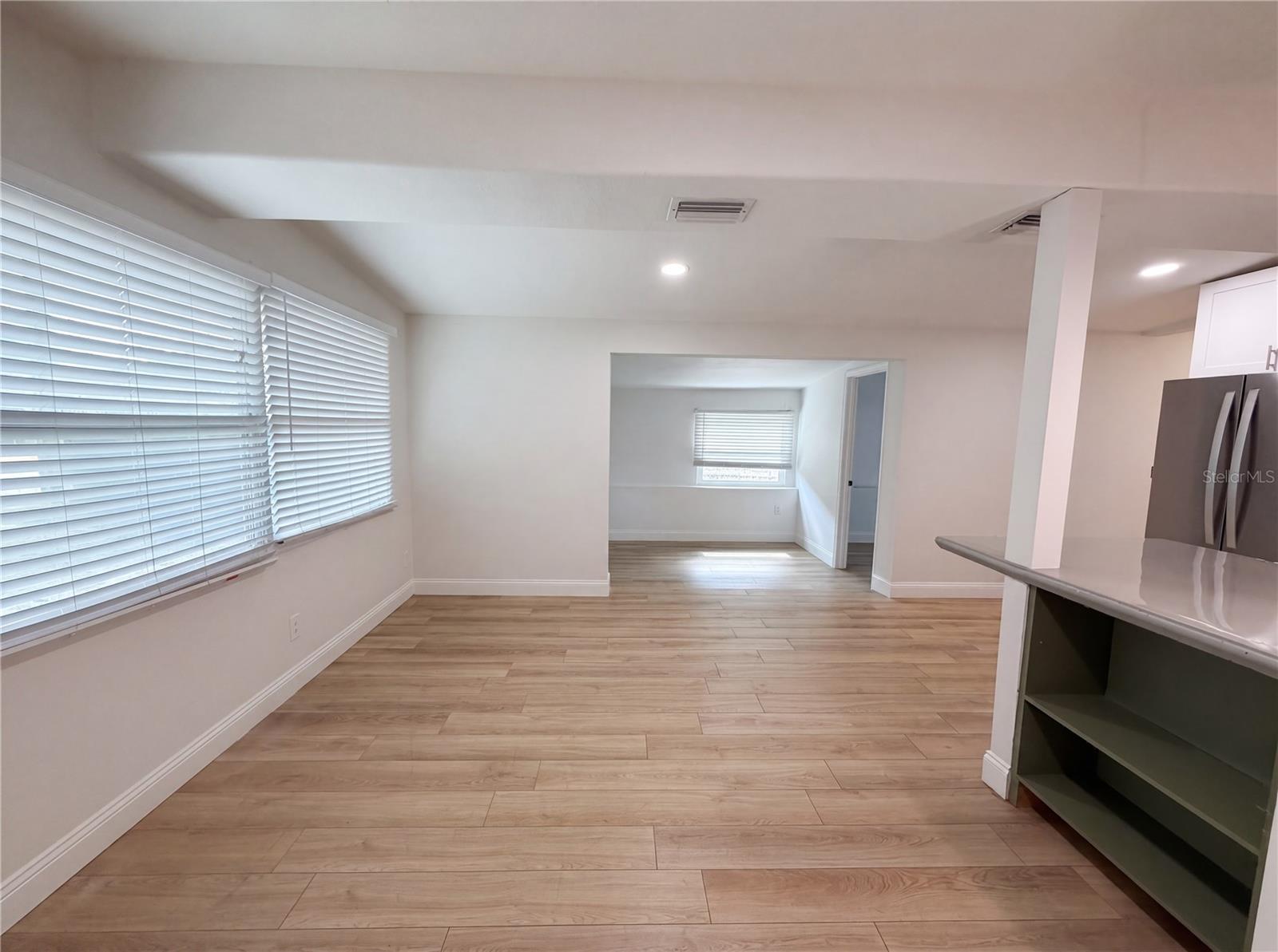 2905 E CHELSEA ST — photo 3