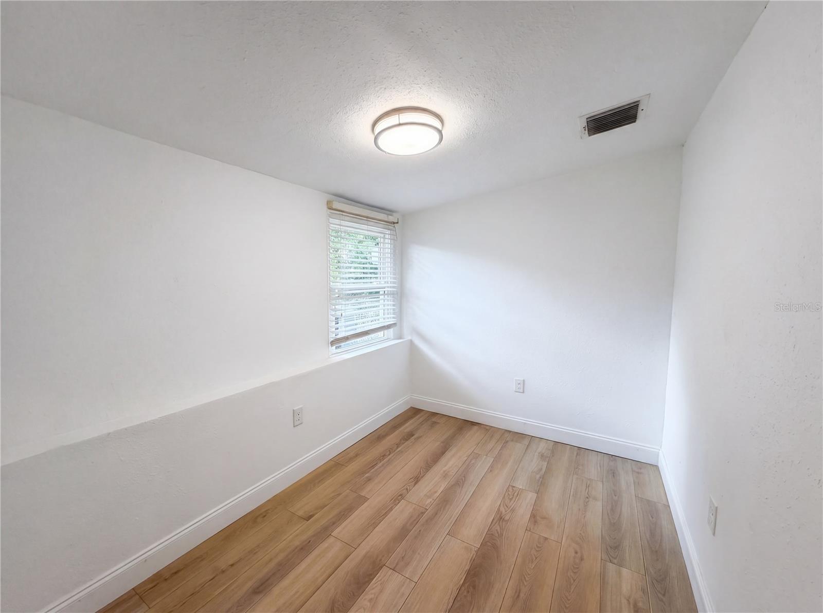 2905 E CHELSEA ST — photo 11
