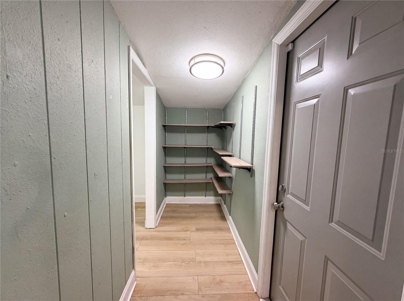 2905 E CHELSEA ST — photo 17