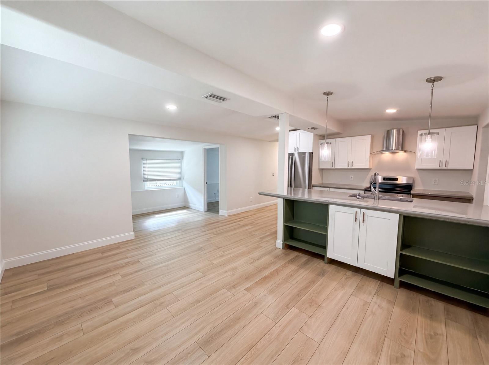 2905 E CHELSEA ST — photo 6