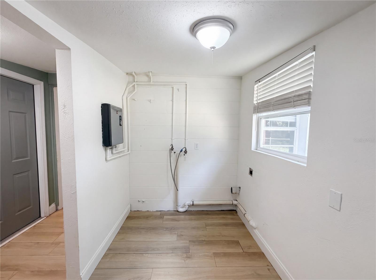 2905 E CHELSEA ST — photo 18
