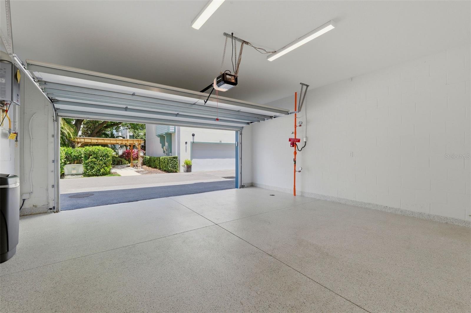 946 HIGHLAND AVE #16 — photo 34