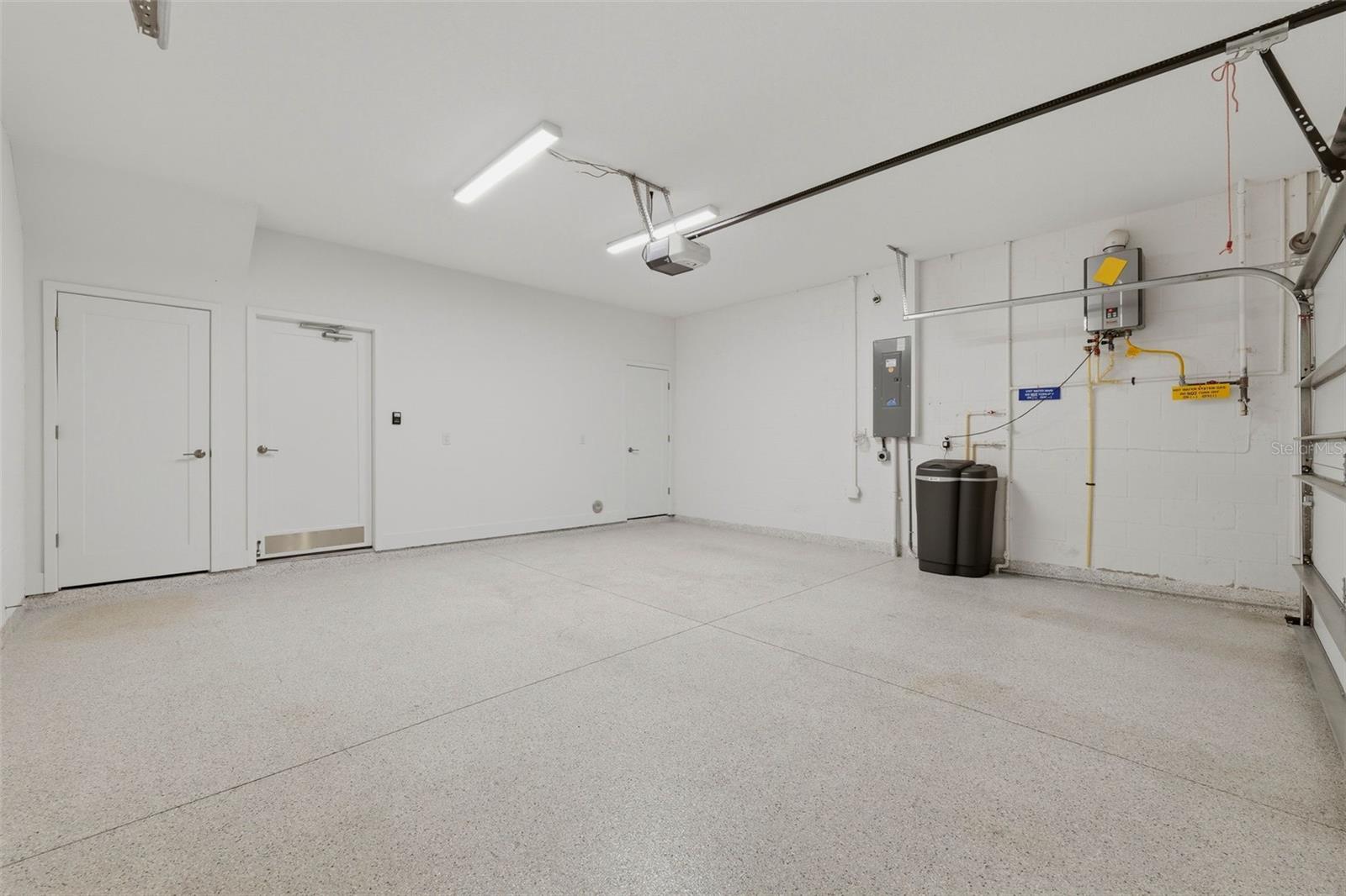 946 HIGHLAND AVE #16 — photo 33
