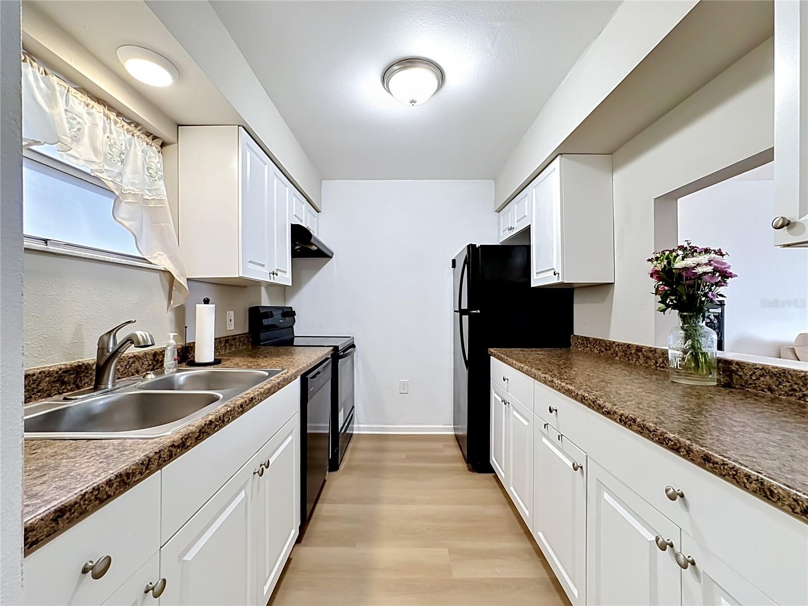 5507 FOUNTAIN LAKE CIR #B206 — photo 6