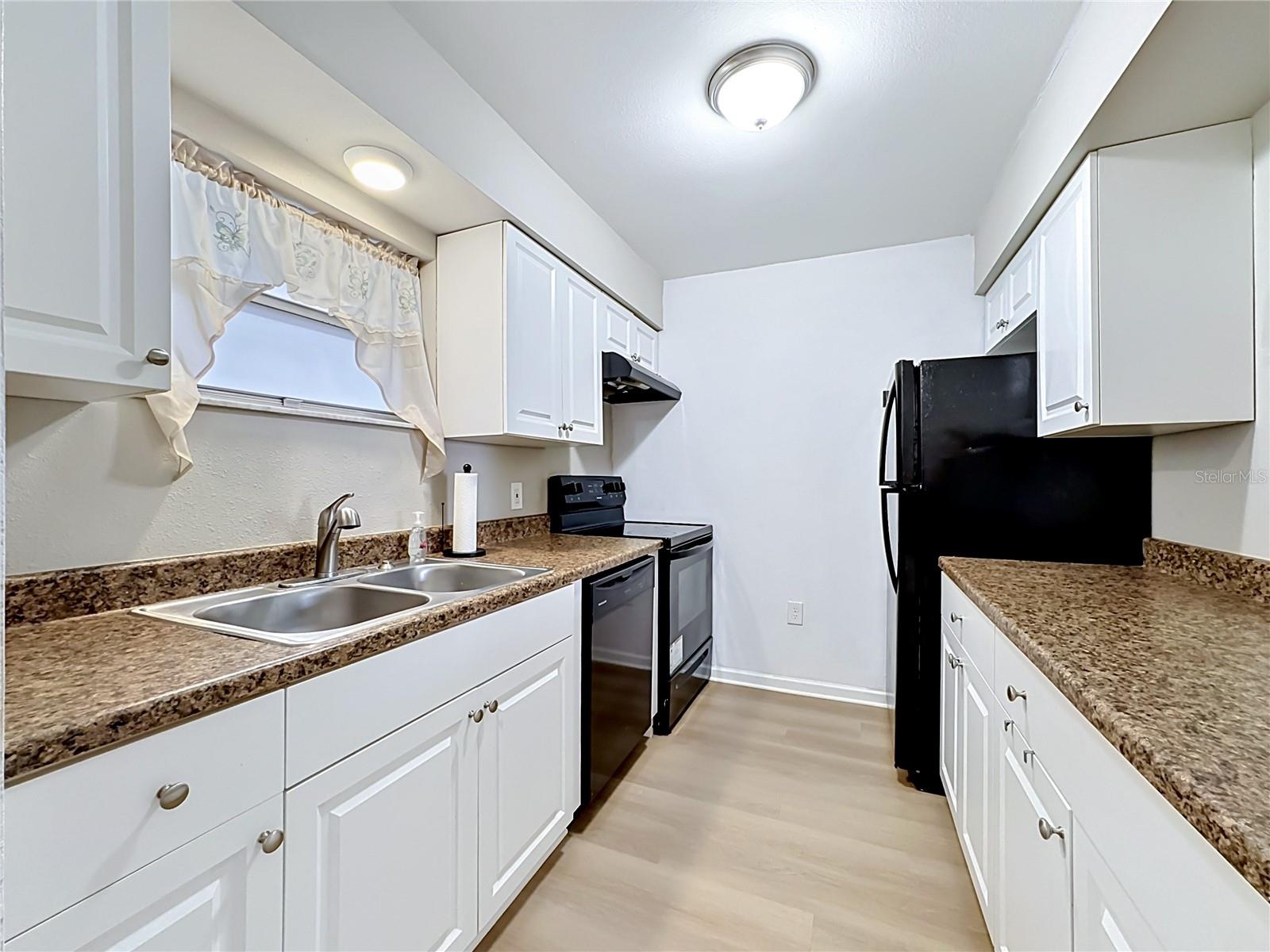 5507 FOUNTAIN LAKE CIR #B206 — photo 7