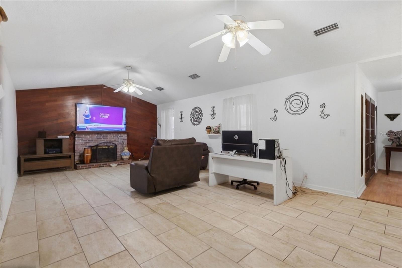 Home in RIVERVIEW — photo 6