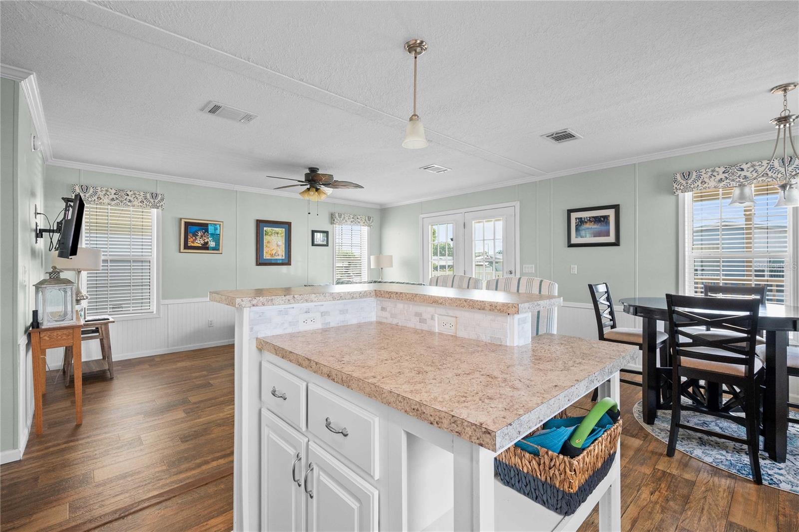10042 COLLINGWOOD AVE — photo 8