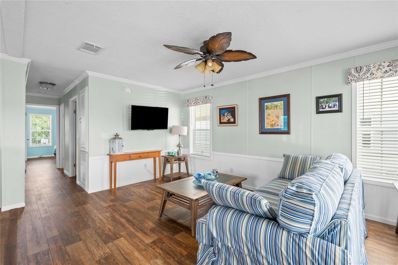 10042 COLLINGWOOD AVE — photo 16