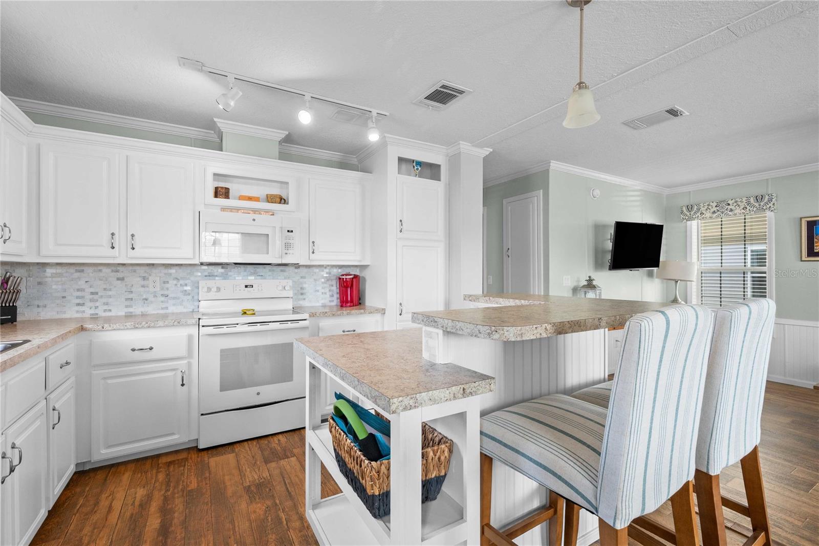 10042 COLLINGWOOD AVE — photo 9