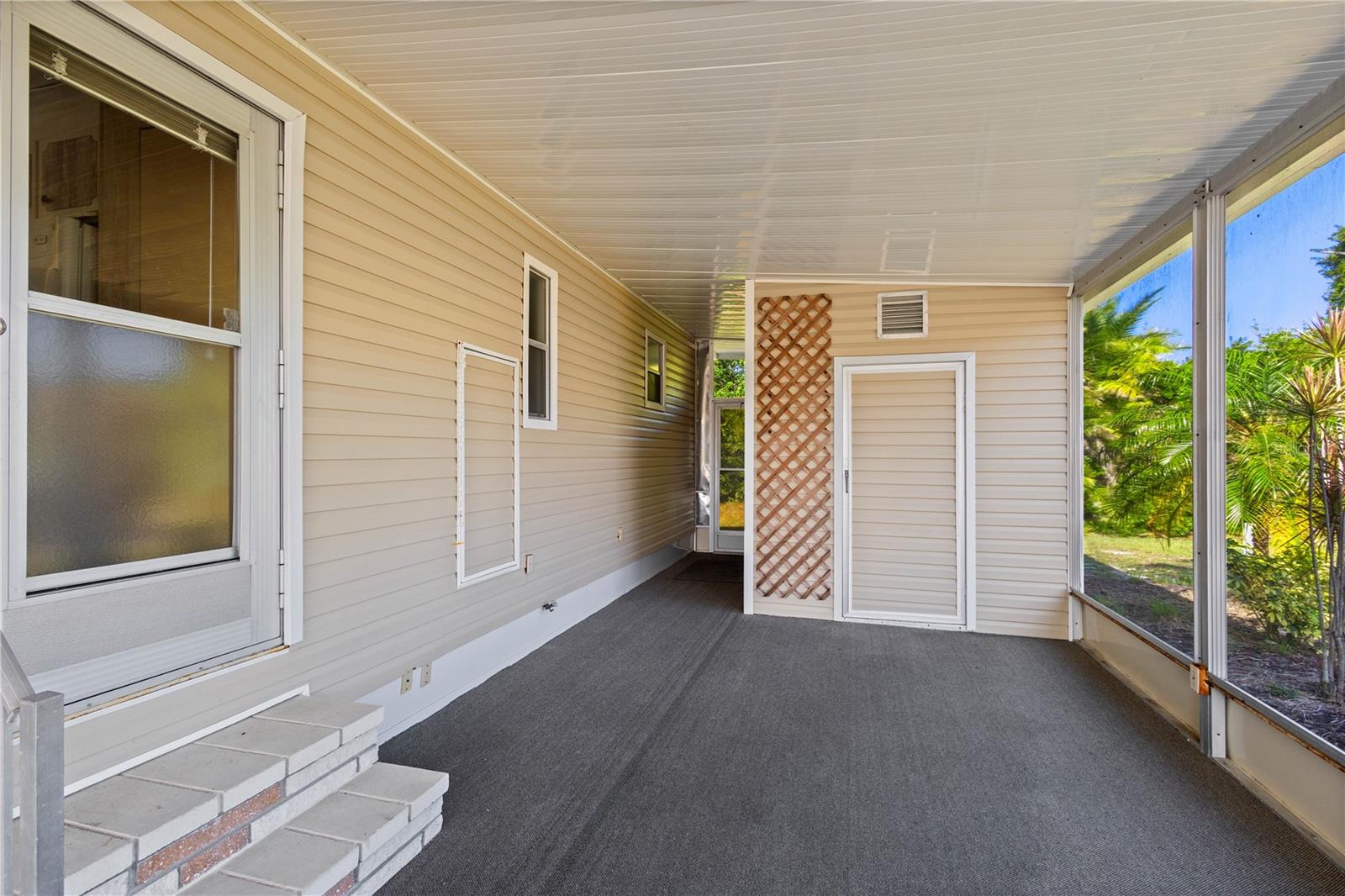 320 TROPIC DR — photo 5