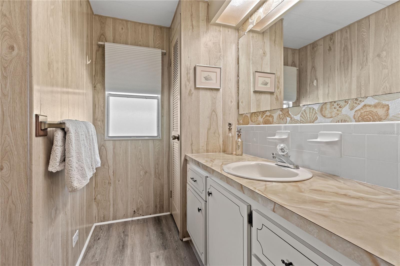 320 TROPIC DR — photo 23