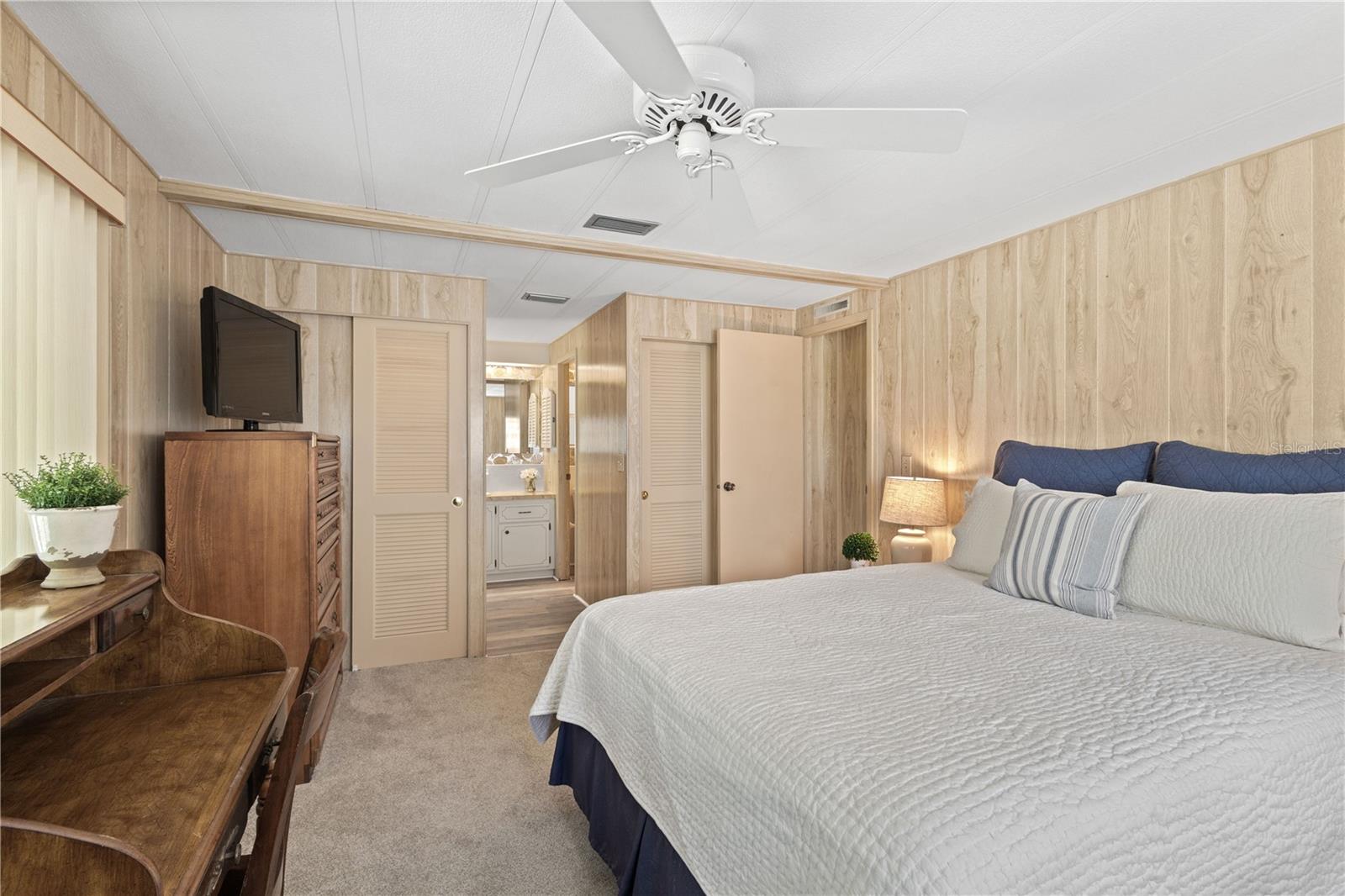 320 TROPIC DR — photo 21