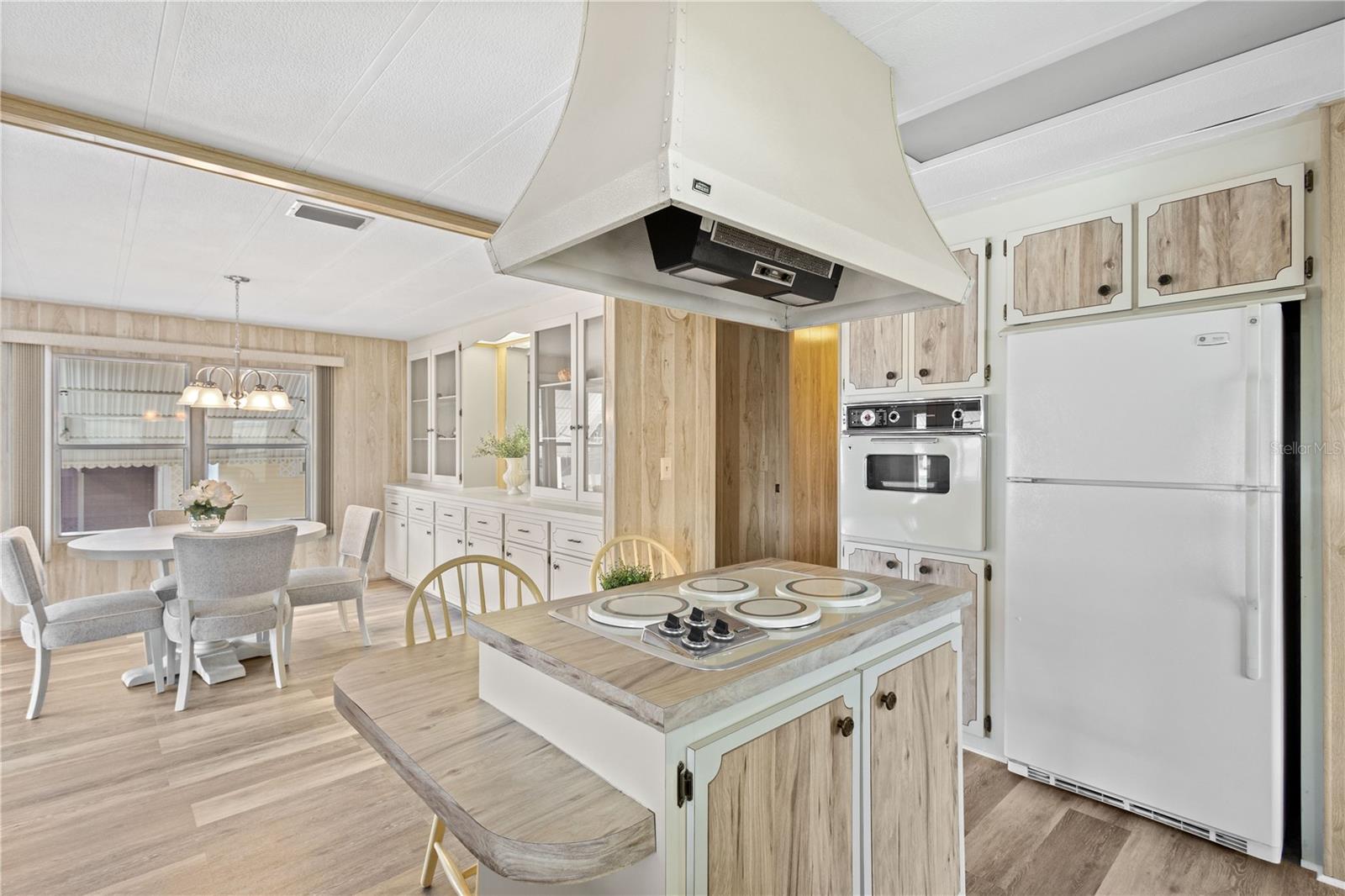 320 TROPIC DR — photo 16