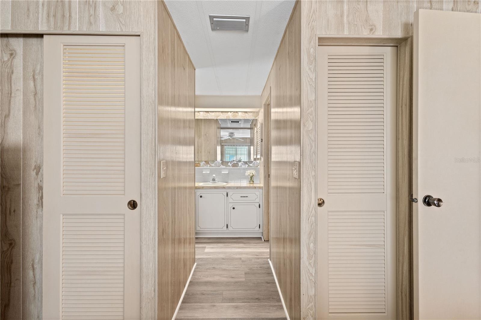 320 TROPIC DR — photo 22