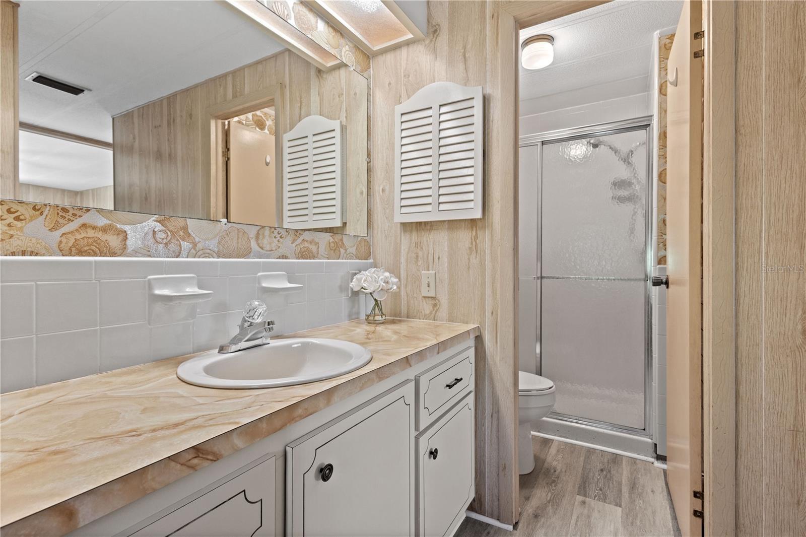 320 TROPIC DR — photo 24