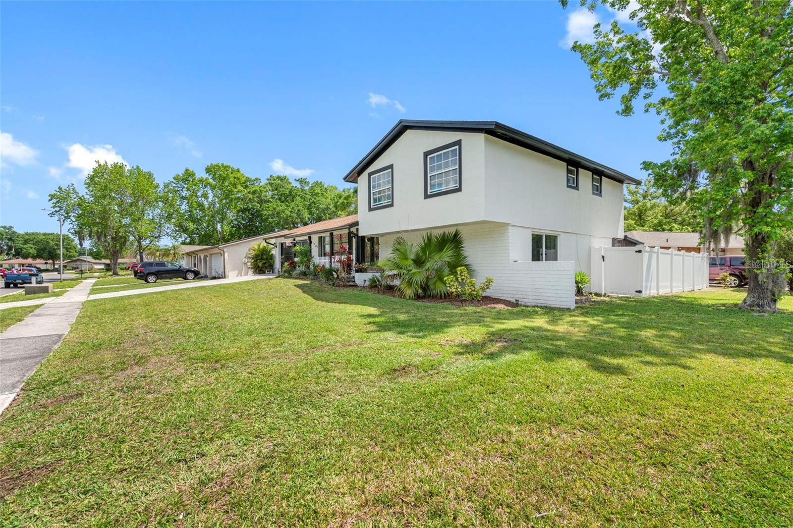 16513 SILVERHILL DR — photo 4