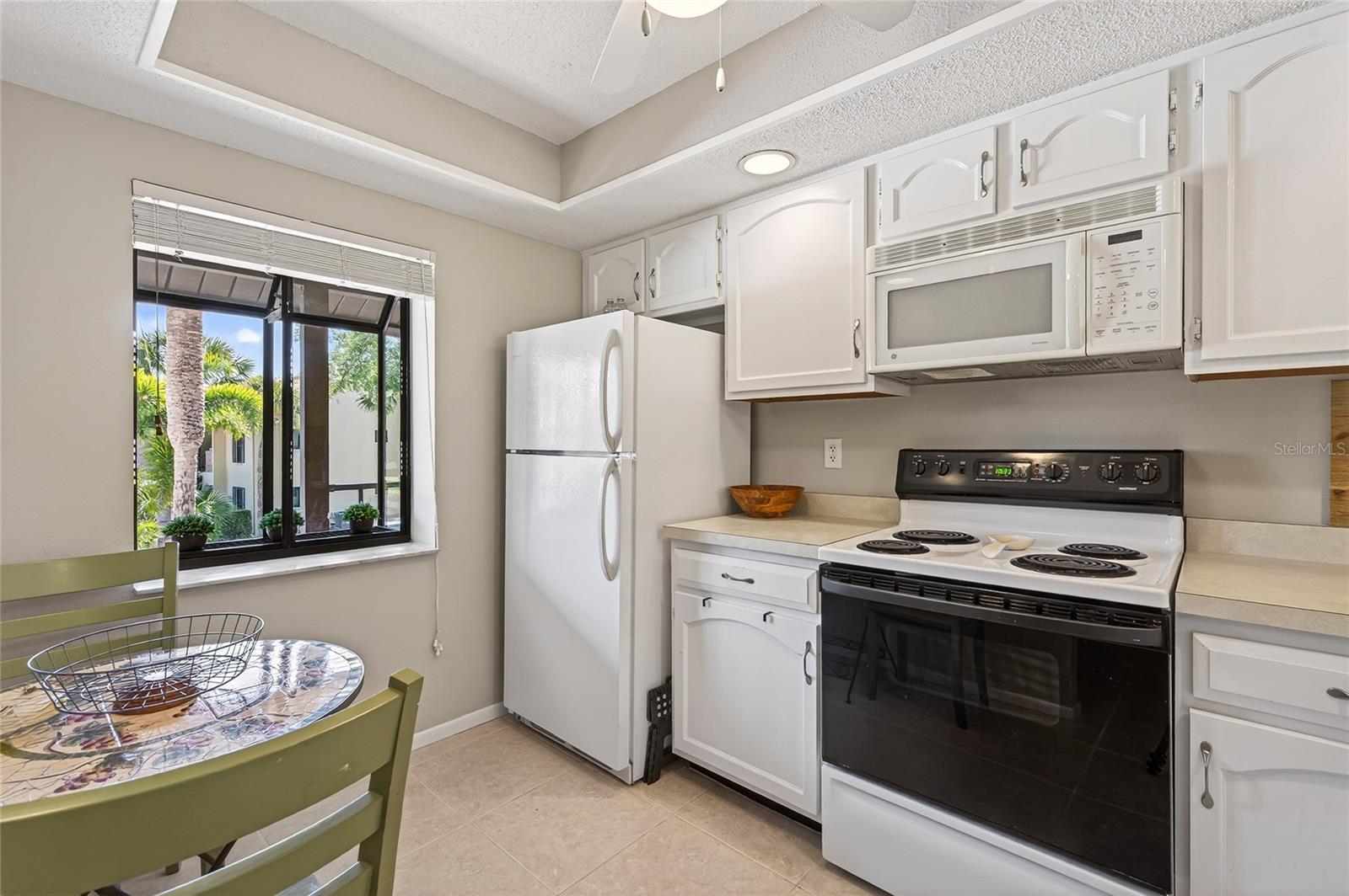 360 THREE LAKES LN #J — photo 15