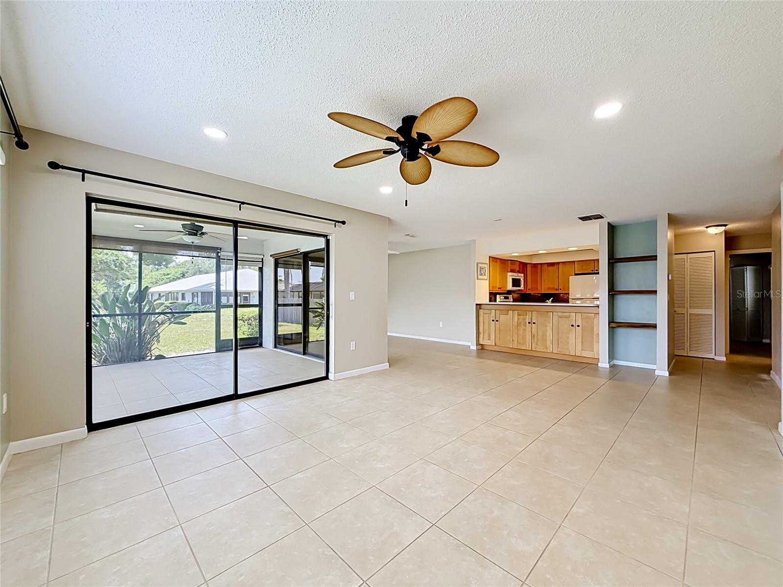 2733 COUNTRYSIDE BLVD #105 — photo 2
