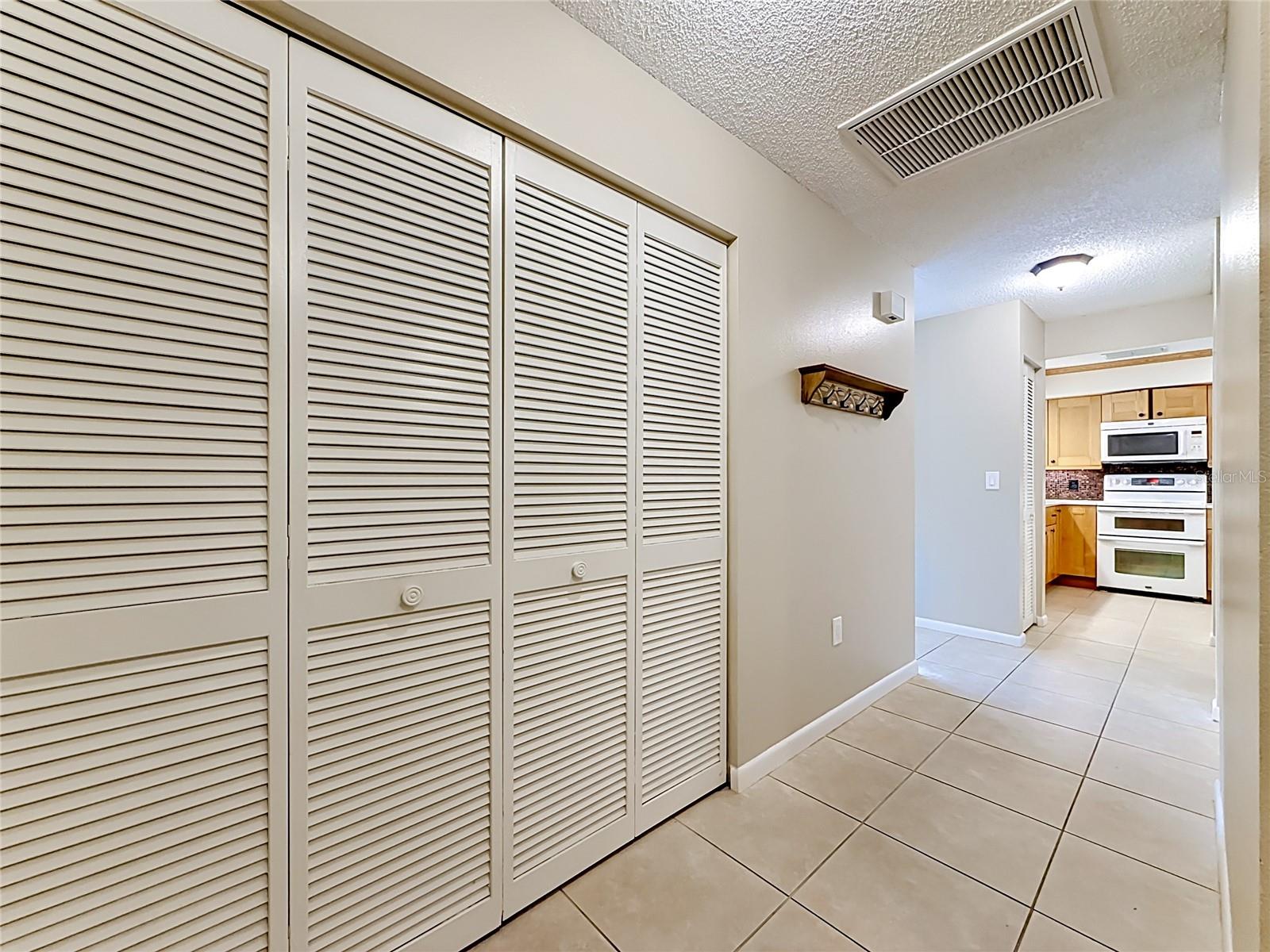 2733 COUNTRYSIDE BLVD #105 — photo 9