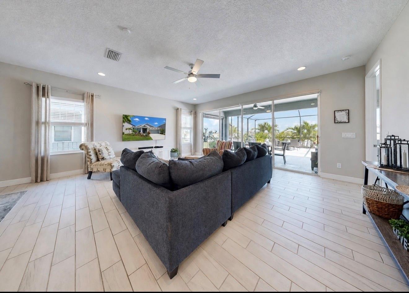 6364 ROADSTEAD CT — photo 6