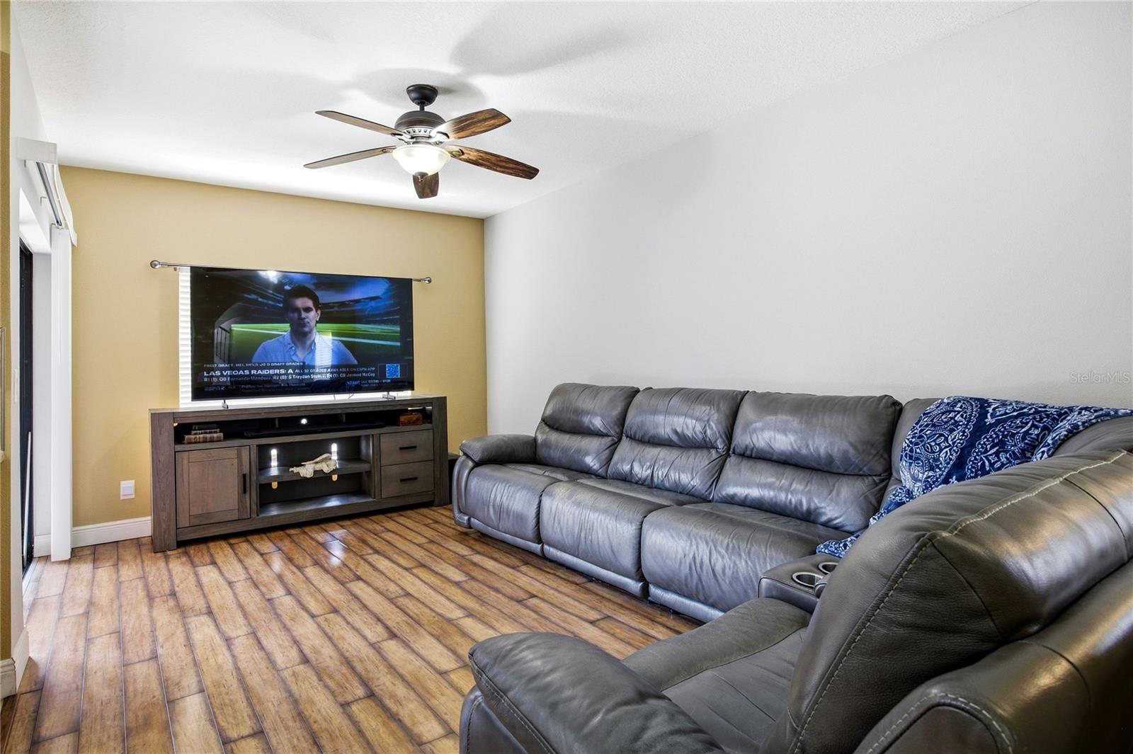 1033 BLACKWATER DR — photo 10