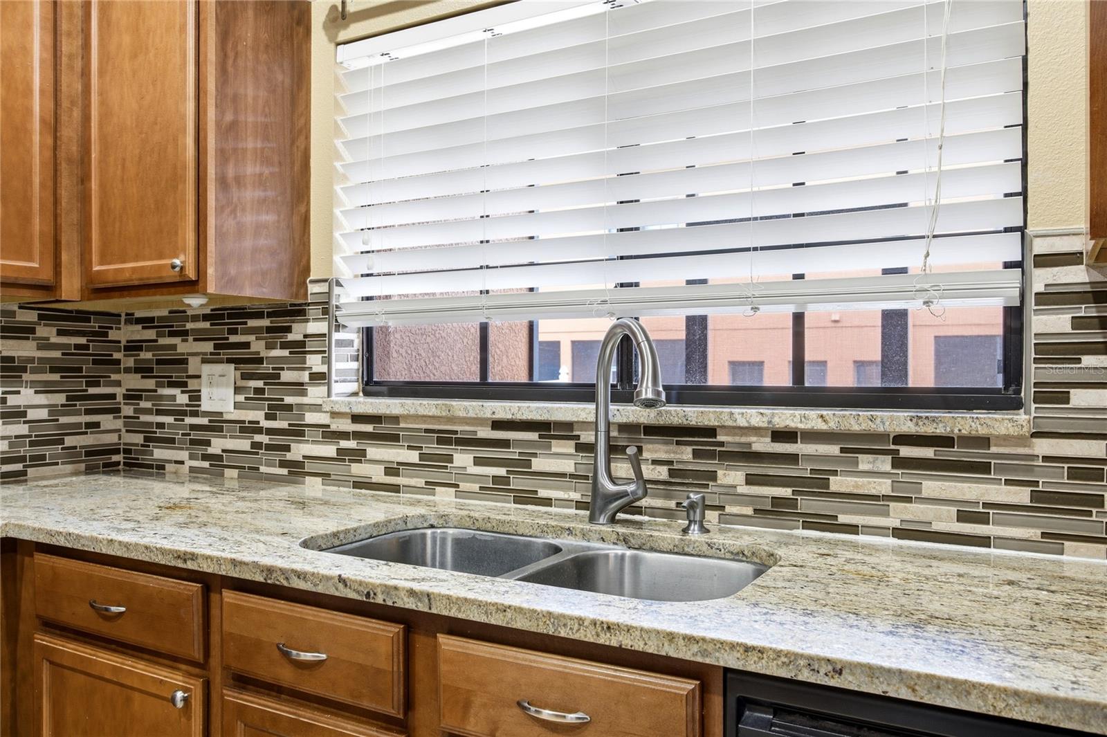 1033 BLACKWATER DR — photo 7