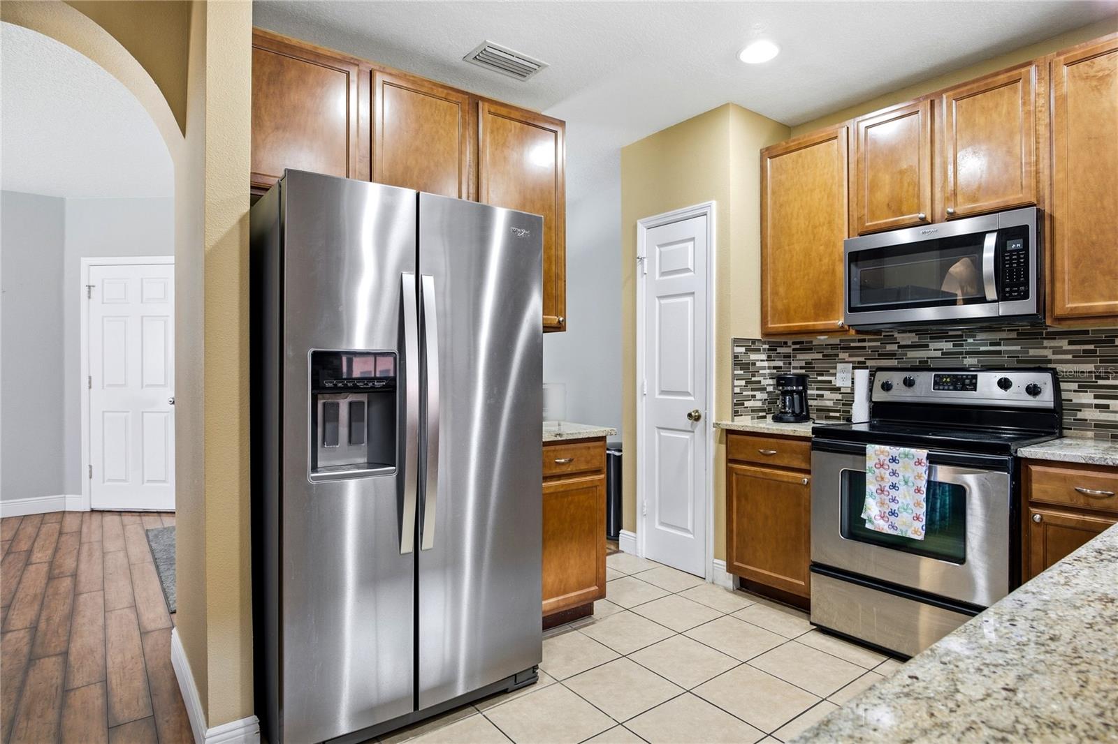 1033 BLACKWATER DR — photo 9