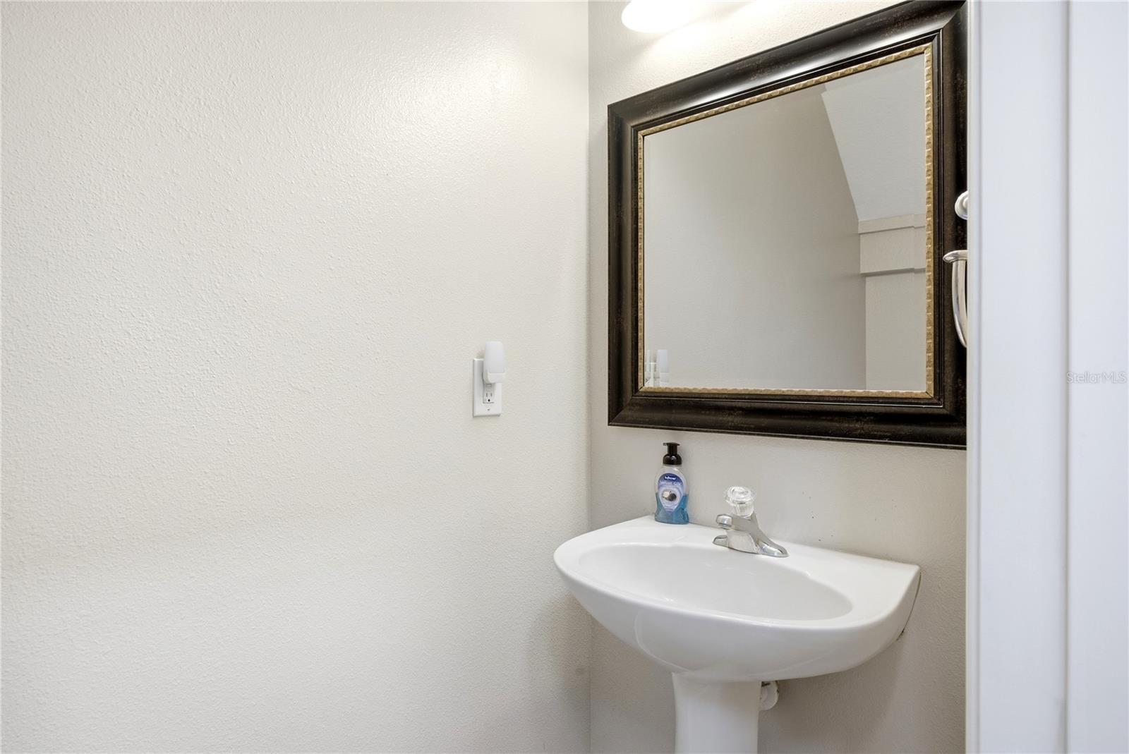 1033 BLACKWATER DR — photo 15