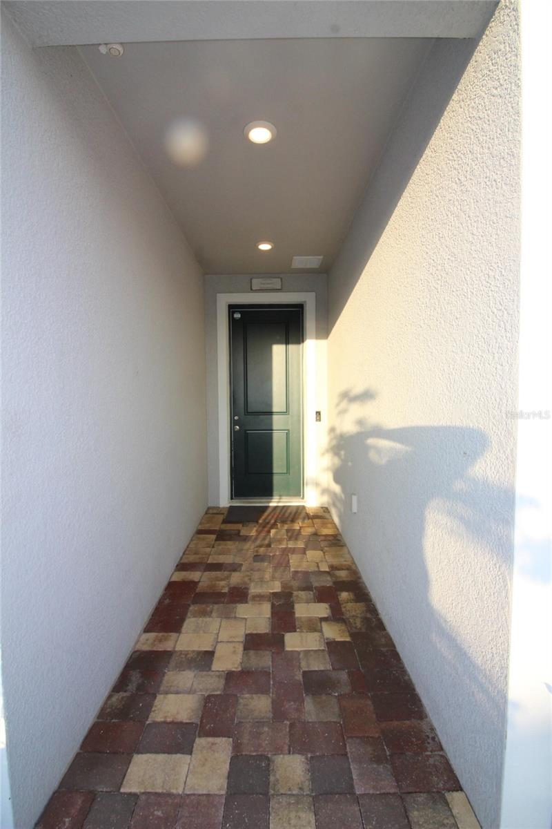 9449 SANDERS PARK PL — photo 4