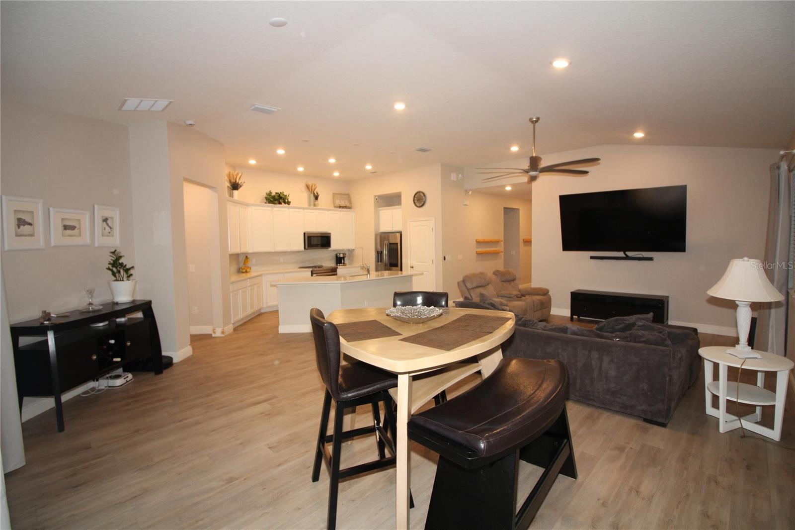 9449 SANDERS PARK PL — photo 6