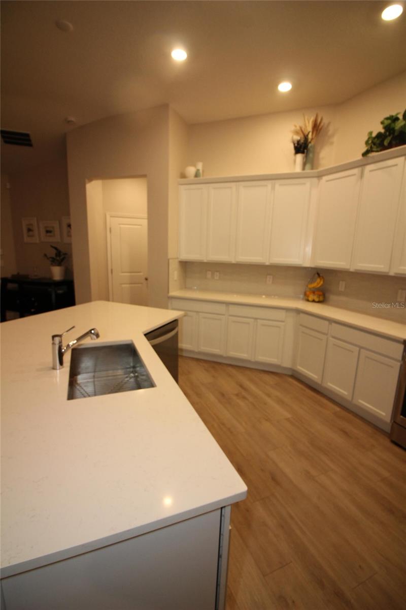 9449 SANDERS PARK PL — photo 11