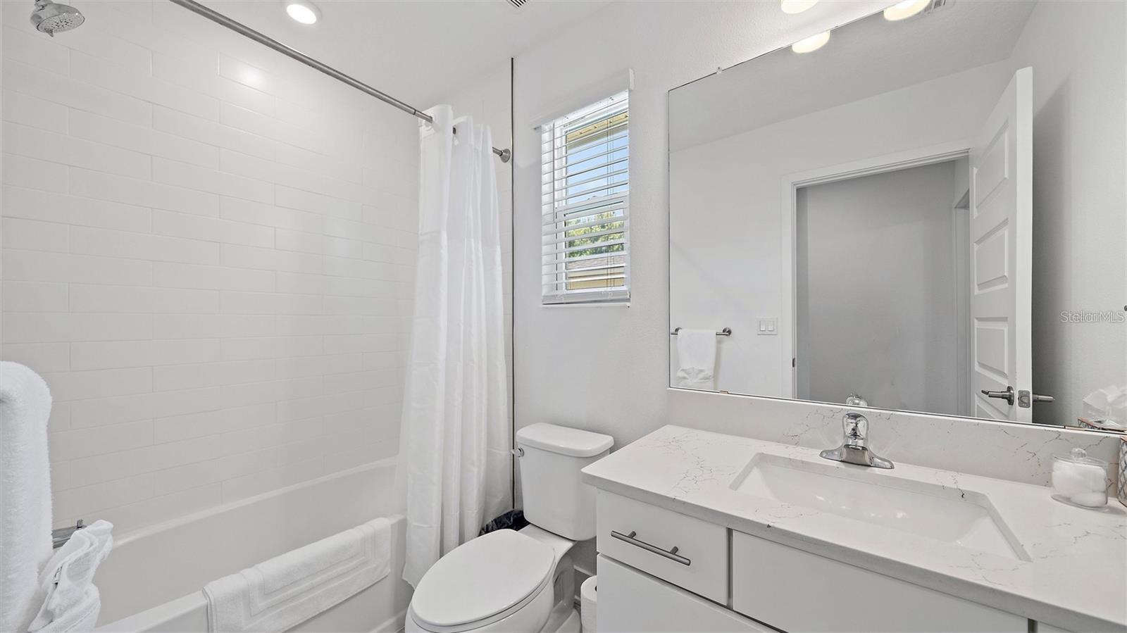 2587 TEMPLE ST — photo 18
