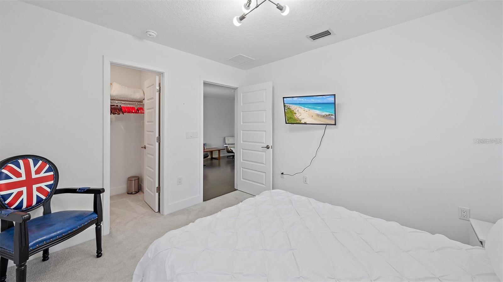 2587 TEMPLE ST — photo 19