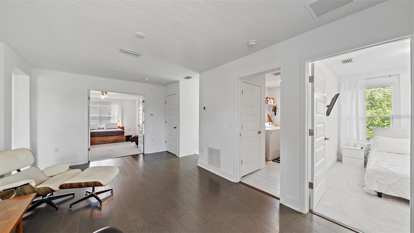 2587 TEMPLE ST — photo 15