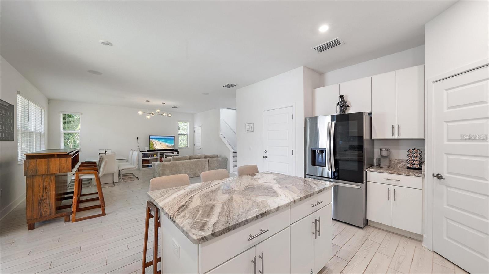 2587 TEMPLE ST — photo 7