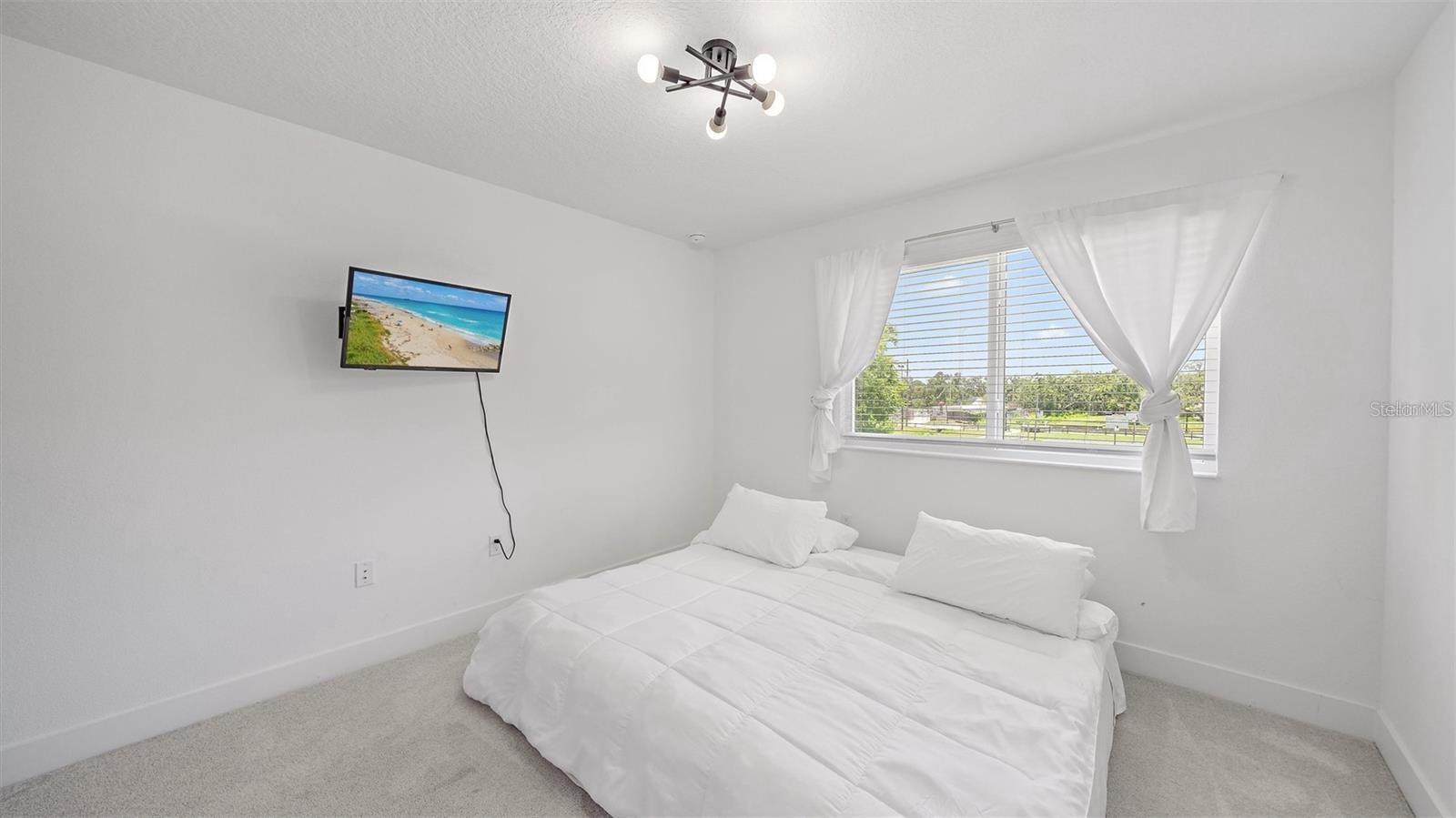 2587 TEMPLE ST — photo 17