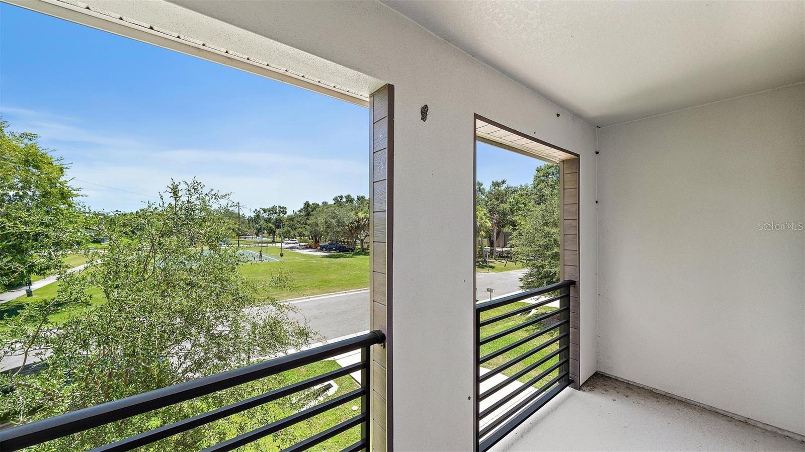 2587 TEMPLE ST — photo 2