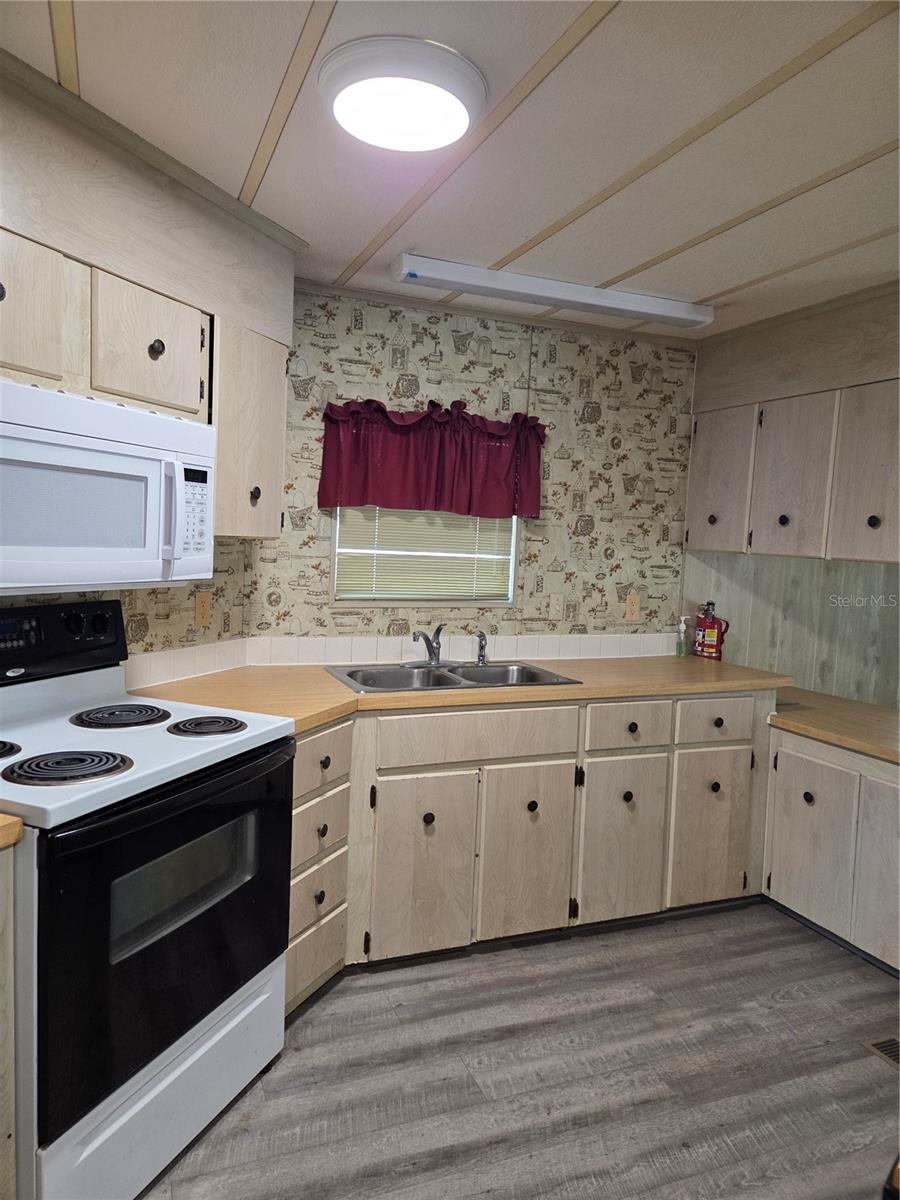 8828 KANAWHA RD — photo 9