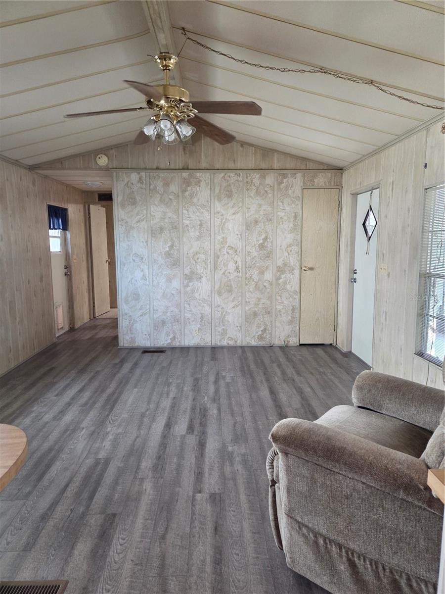 8828 KANAWHA RD — photo 10