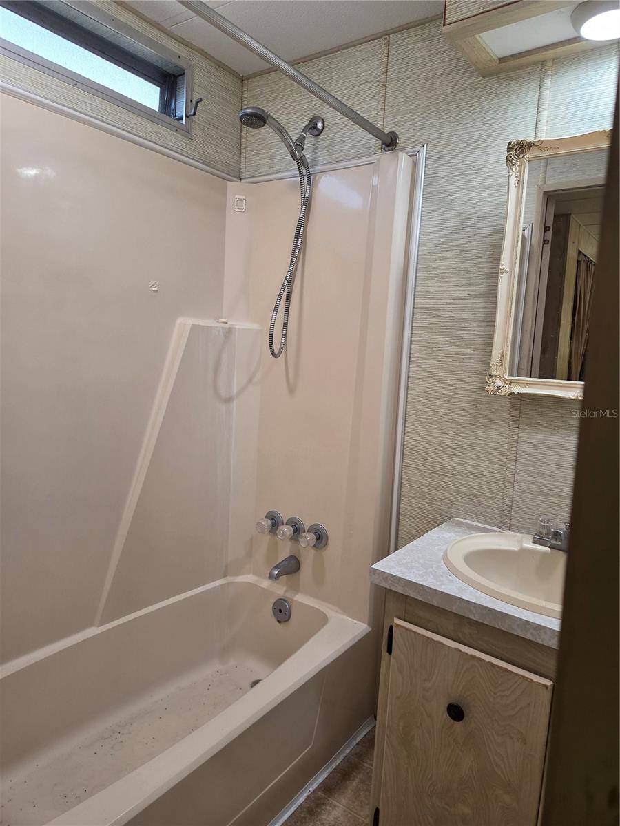 8828 KANAWHA RD — photo 6