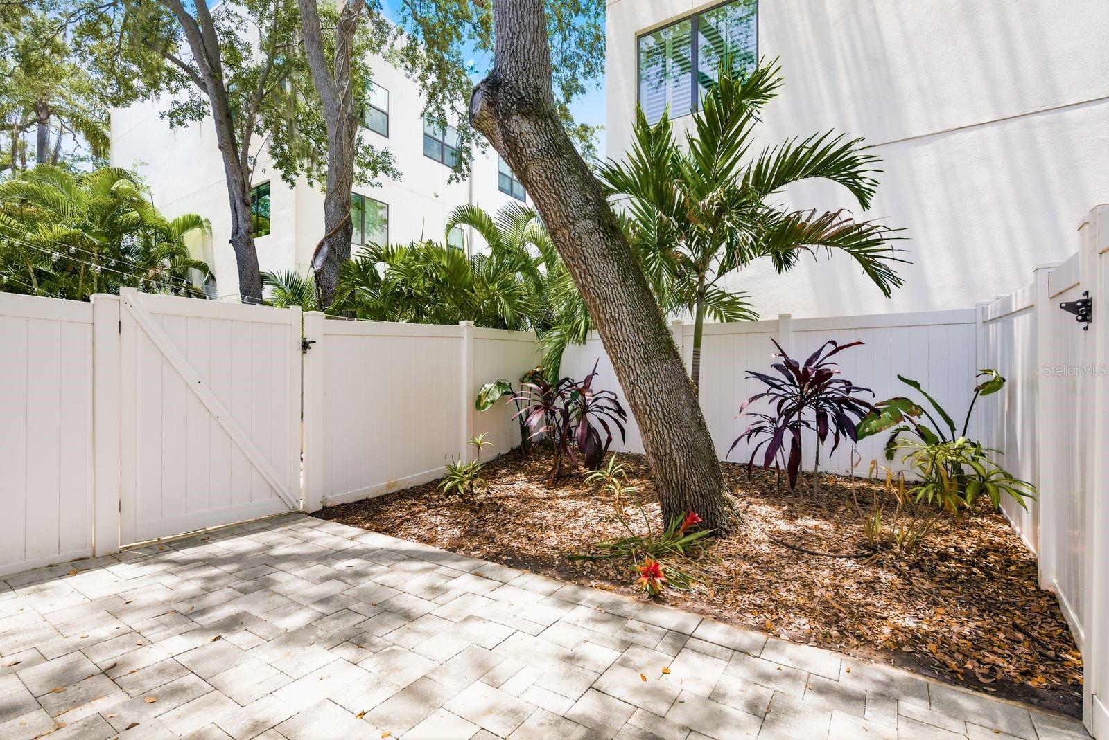 4811 BAYSHORE BLVD #303 — photo 31