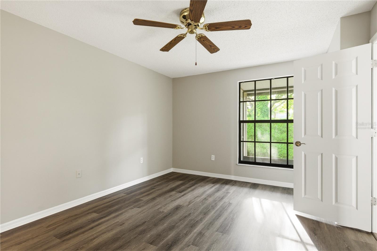 18 WINDRUSH BAY DR — photo 17